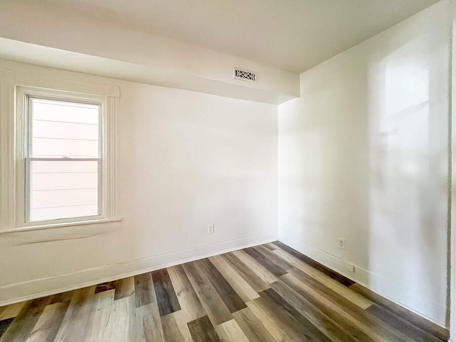 Building Photo - 1005 Maplewood Ave