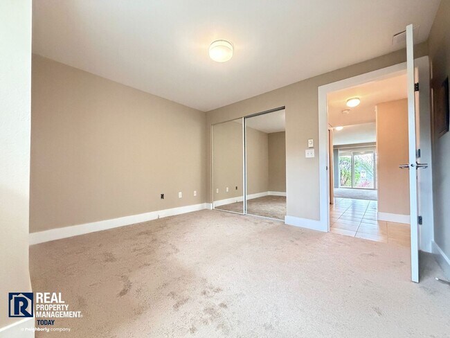 Building Photo - Prime Tacoma Narrows Condo with Covered Parking & Patio