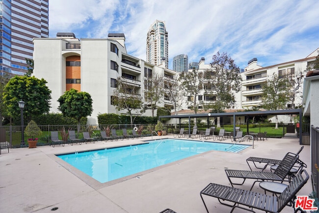 Building Photo - 2102 Century Park Ln