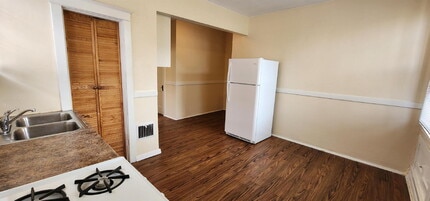 Building Photo - ** MOVE IN SPECIAL**
Historic South City Living