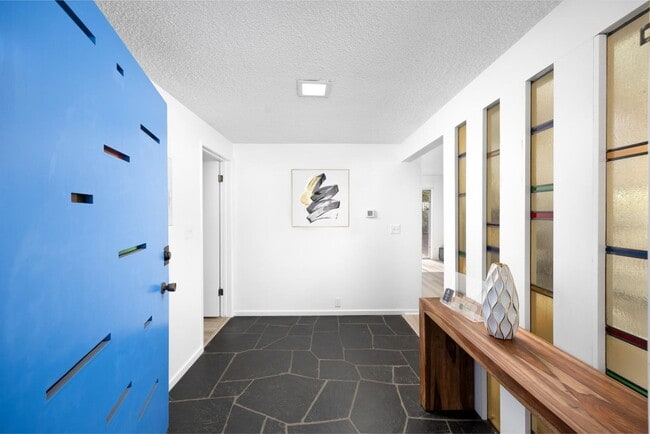 Building Photo - Mid-Century Home in Prime East Sierra Madr...