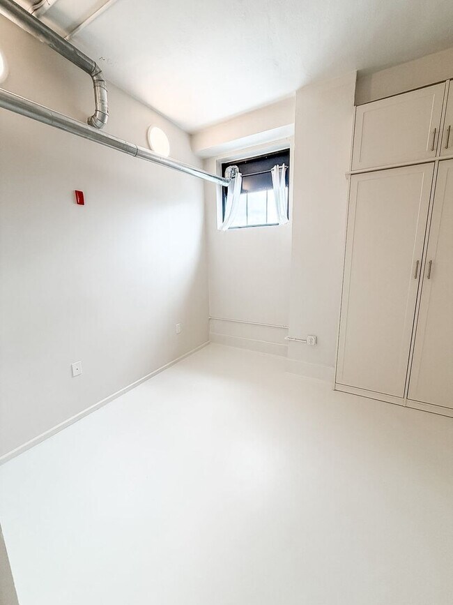 Building Photo - COMING IN SEPTEMBER!! Gorgeous 2 bedroom 1 bath Condo on Gay Street in downtown Knoxville!!!