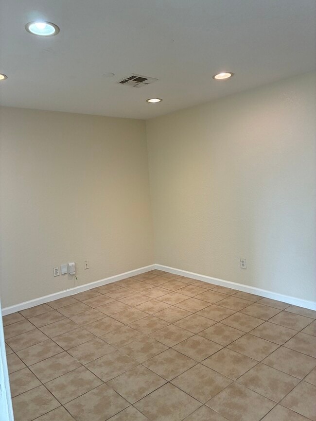 Building Photo - Beautiful 3/2 Duplex in Bay St. Louis MS