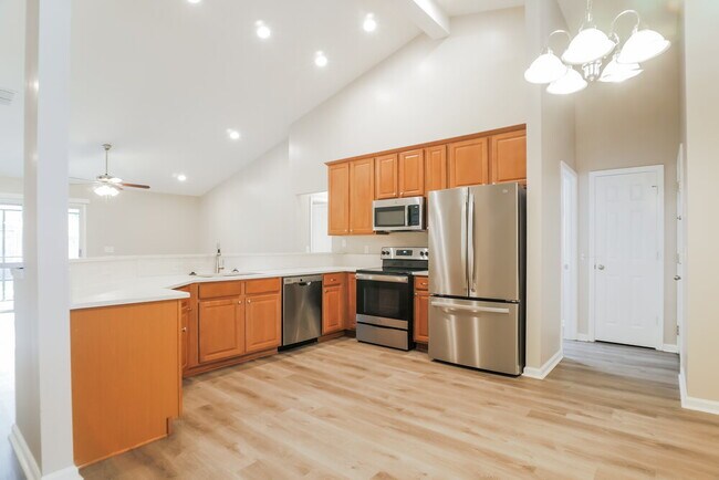 Building Photo - 2158 S Cranbrook Ave