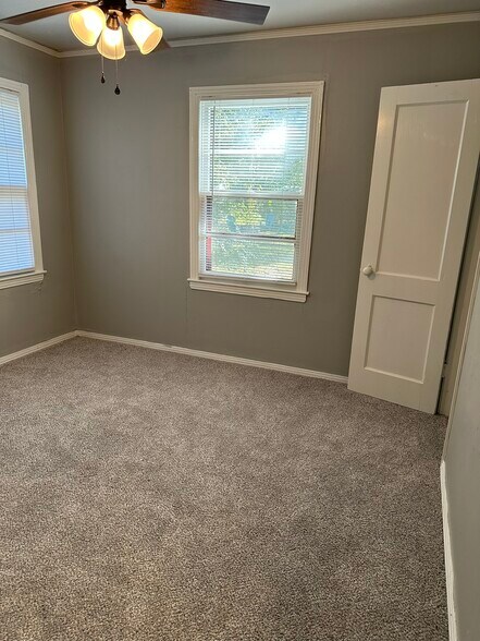 Building Photo - 409 W Johnson St