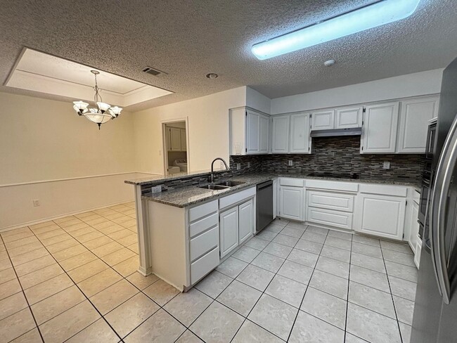 Building Photo - 1205 Olde Towne Dr