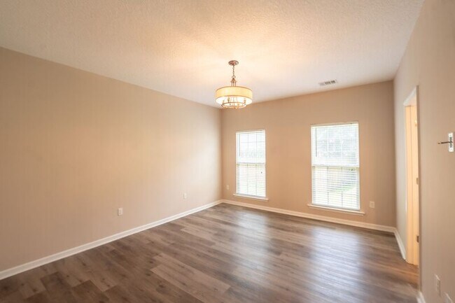 Building Photo - 10 Arbors Cir