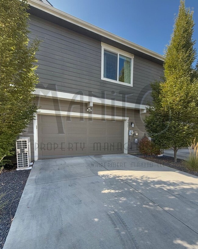 Building Photo - Beautiful Kendall Yards Townhome