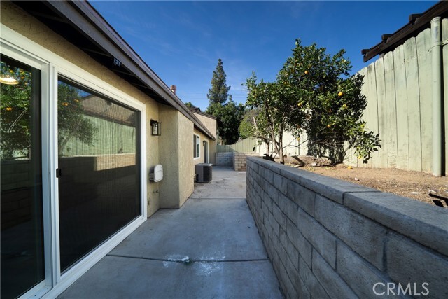 Building Photo - 652 Parkview Dr