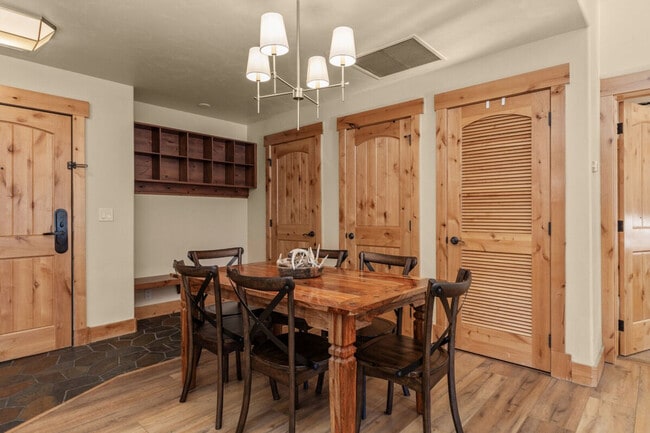 Building Photo - 2900 Blackhawk Ct