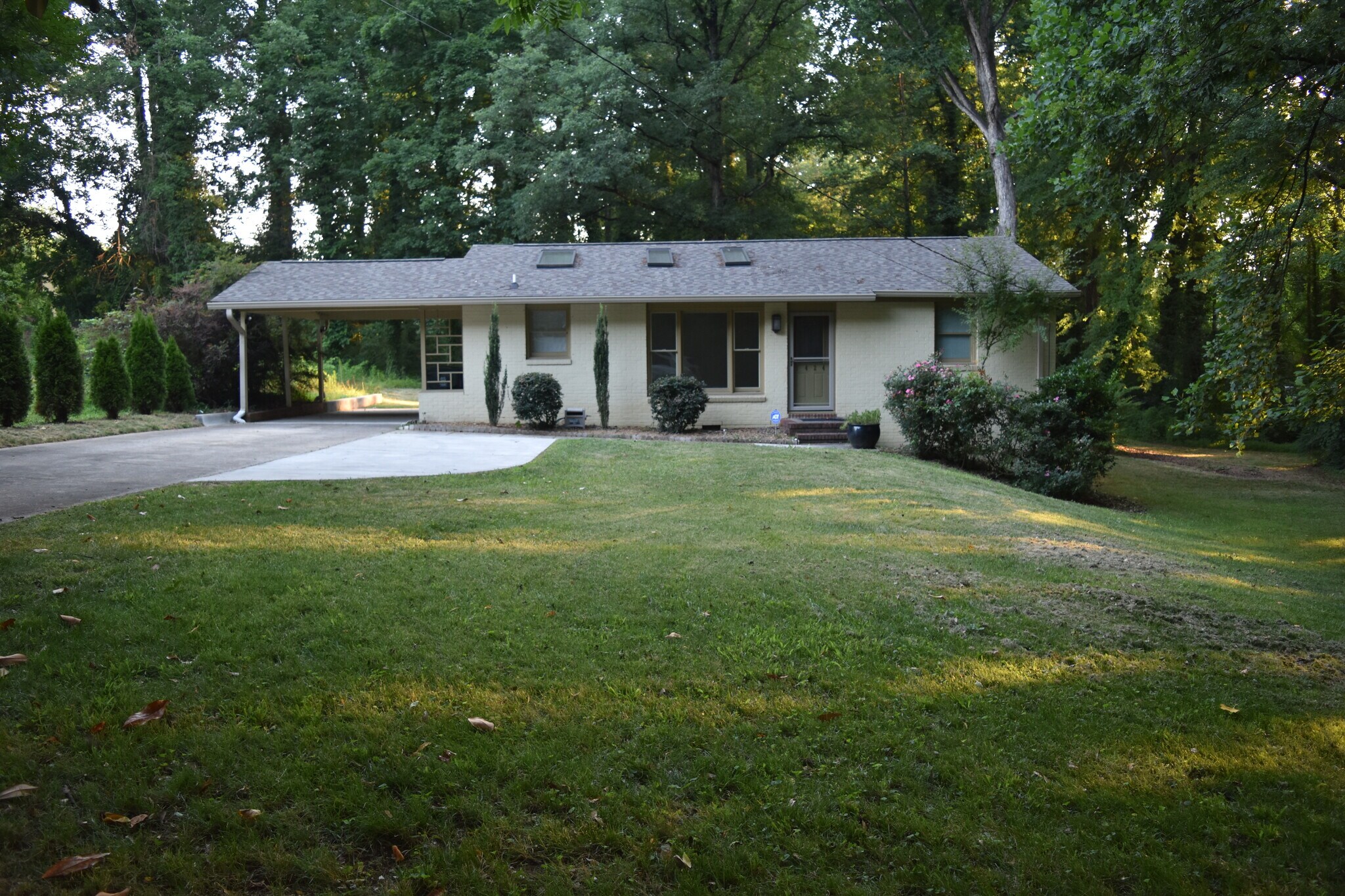 Building Photo - 1424 Seminole Trail