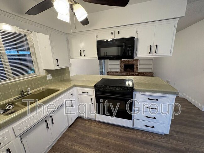 Building Photo - 1439 W Evans Ave