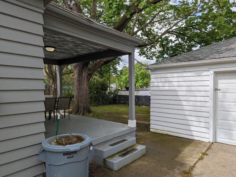 Building Photo - 2121 Brenner St