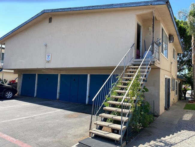 Building Photo - Remodeled 3 Bedroom 1 Bath Plus Single Car Garage