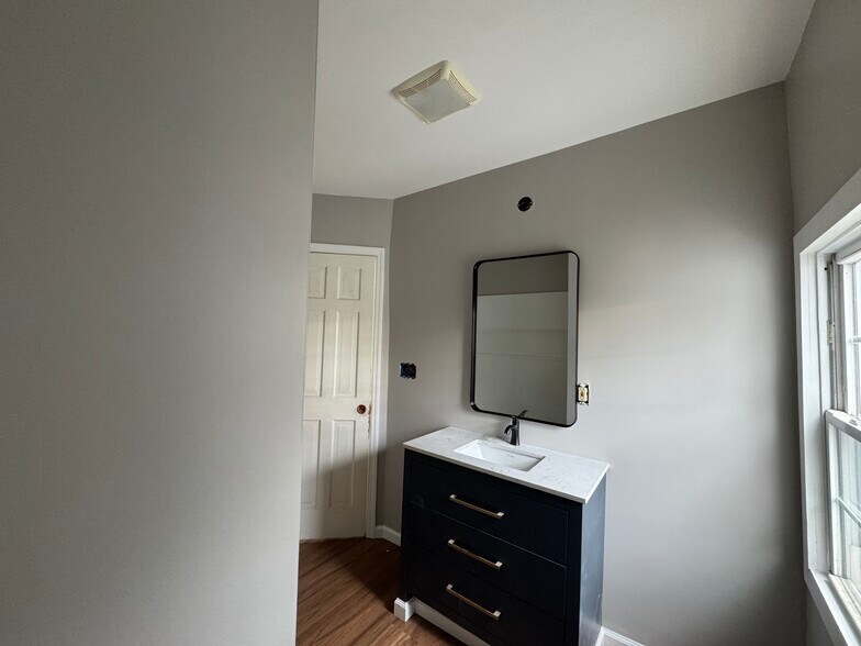 Building Photo - 114 Clinton Street