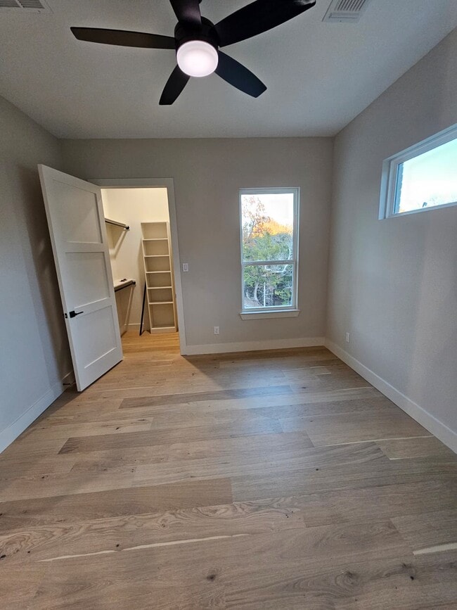 Building Photo - 390 Michael Ln