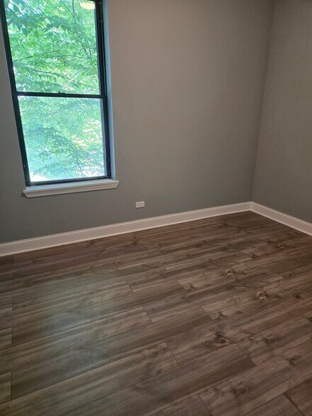 Building Photo - 5017 S Drexel Blvd