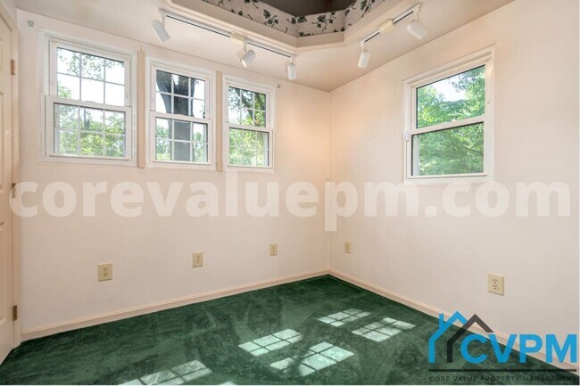 Building Photo - 600 Sandy Hill Rd