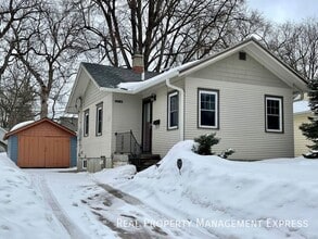 Building Photo - Cozy 2 Bedroom 1 Bathroom Home