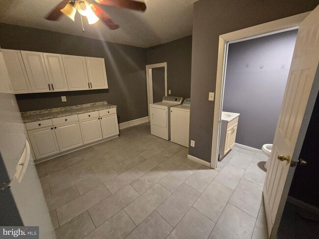 Building Photo - 5044 N Sydenham St