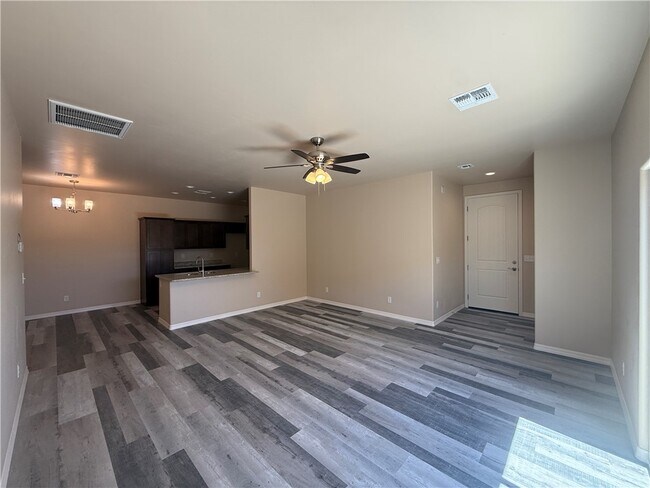 Building Photo - 3277 Tierra del Sol Dr