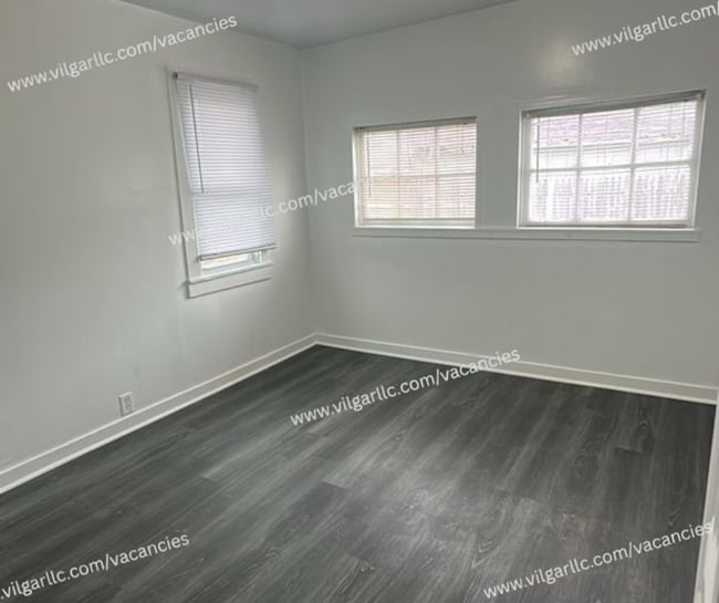 Building Photo - 1313-1313 Michigan St