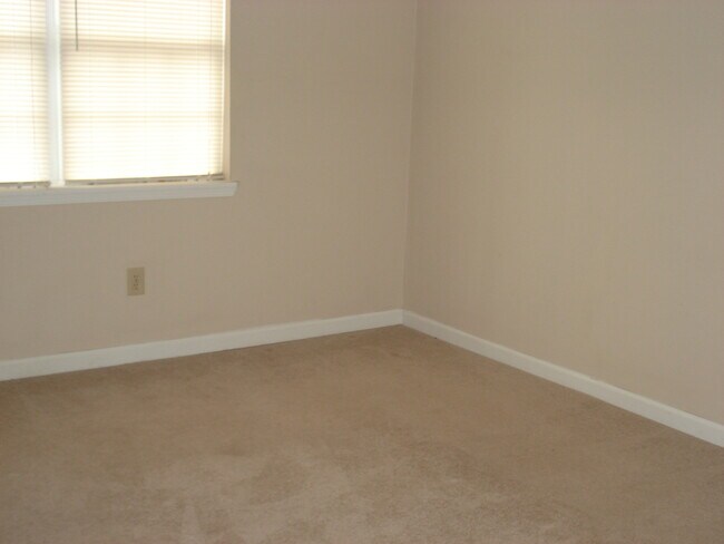 Building Photo - 101 Autumn Leaf