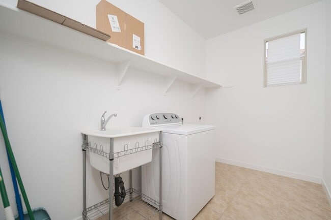 Building Photo - 14844 S 179th Ave