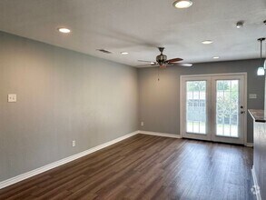 Building Photo - 4 Bedroom / 2 Bath / 2 Car Garage