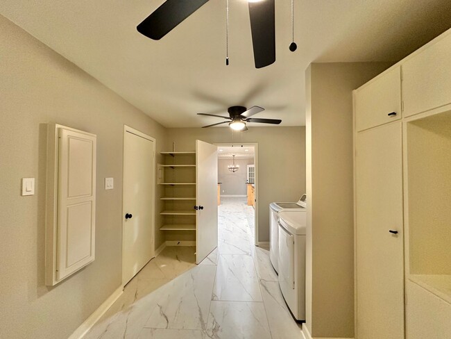 Building Photo - Charming Single-Story Brick Home Available! Whitehouse ISD!