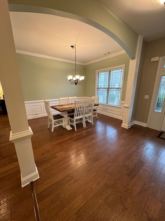 Building Photo - Available Now Charming Resort-Style Home f...