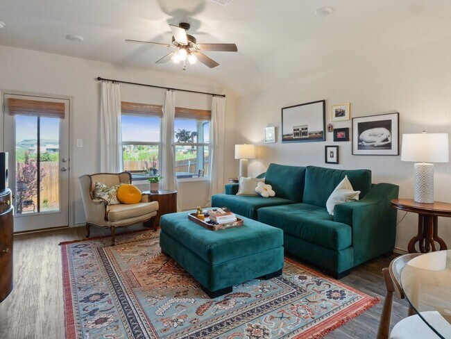 Building Photo - Greenbelt Home in San Marcos