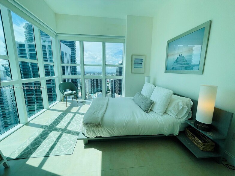 Primary Photo - 951 Brickell Ave