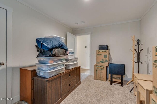 Building Photo - Very nice home located less than 5 minutes...