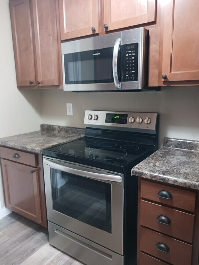 Building Photo - 430 Sara St