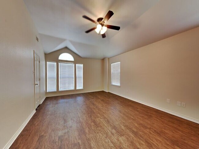Building Photo - No Application Fees* $500 off first month....