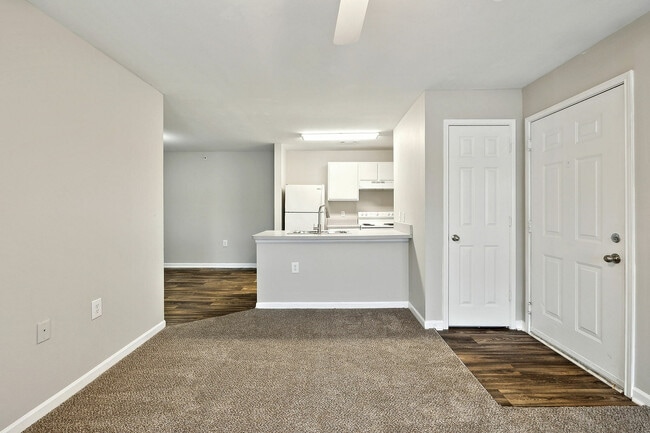 Spacious living rooms - Hallmark at Columbia