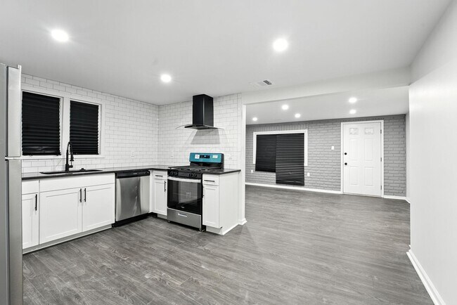 Building Photo - 354 Fernhill Ave