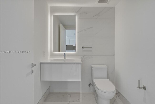 Building Photo - 1170 E Hallandale Beach Blvd