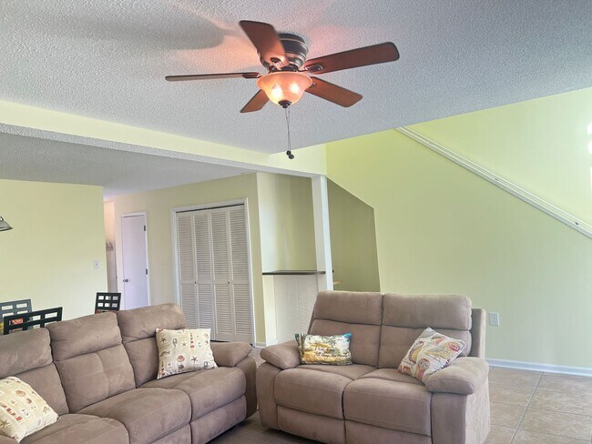 Building Photo - Furnished NMB Three-Bedroom Townhome is less than one mile from the Beach! Available Now!