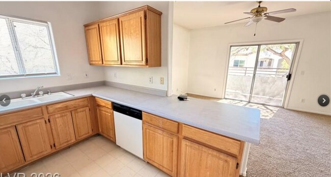 Building Photo - 5655 E Sahara Ave