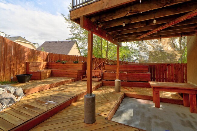 Building Photo - 5 Bedroom 3.5 Bathroom -Traverse Mountain Pet Friendly Home.