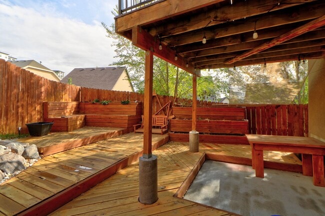 Building Photo - Traverse Mountain Pet Friendly Home.