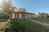 Building Photo - 8414 Chesham Dr