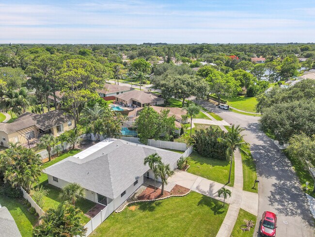 Building Photo - 945 Sunflower Ave