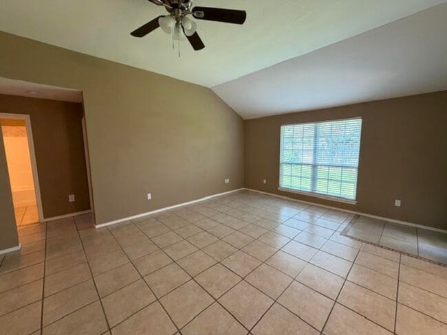 Building Photo - 10209 Lilac Ln