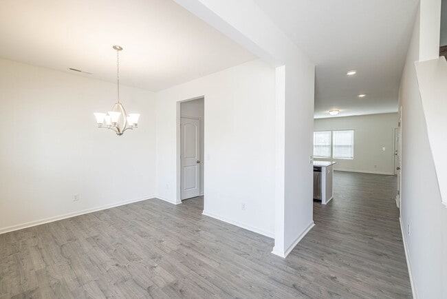 Building Photo - Beautiful 4 Bedroom Home Piedmont School D...