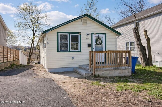 Building Photo - 209 Hilltop Blvd