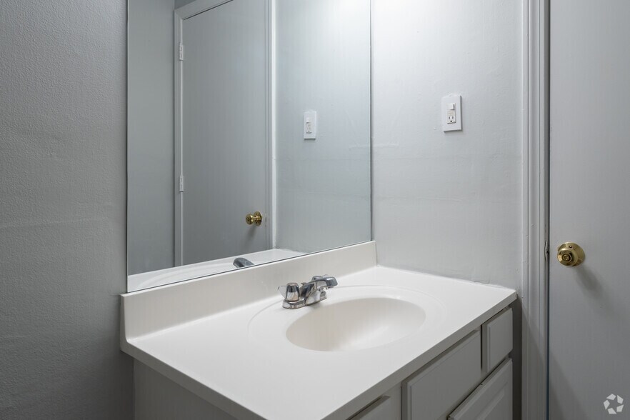 Colonial Village 27 Independence Dr Methuen MA 01844 Apartment Finder