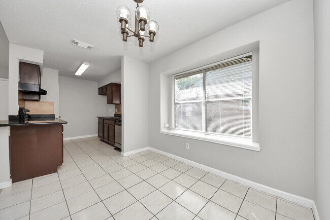 Building Photo - 1911 Hammerwood Dr